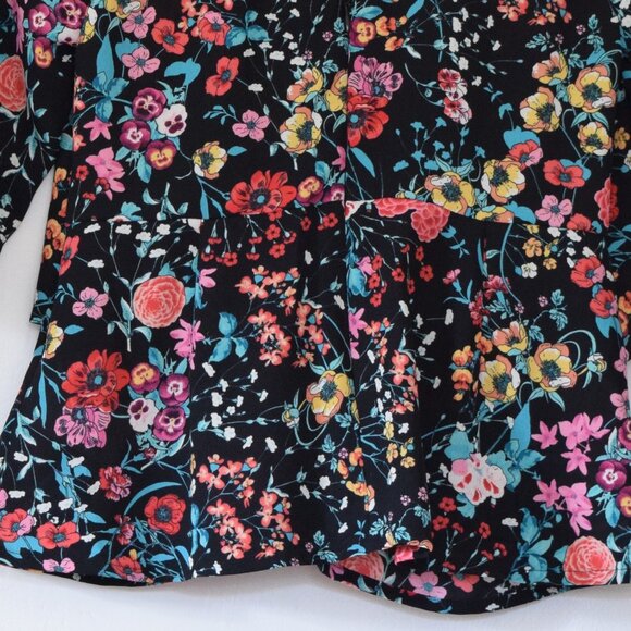 EXPRESS Black Colorful Floral Print Keyhole Cutout Flowy Crop Top | Size XS - Picture 5 of 5